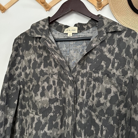 Anthropologie Cloth & Stone Neutral Animal Print Blouse - Picture 2 of 4